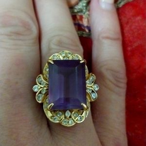 4 carat amethyst 18k solid yellow gold. Surrounded by 30 diamonds!TRUE ESTATE PC